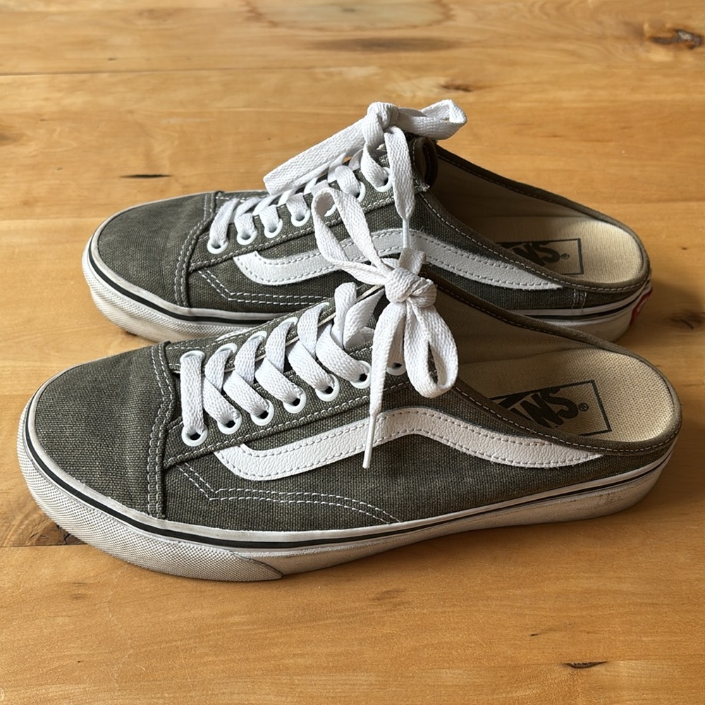 Vans Slides Size 8 - image 2